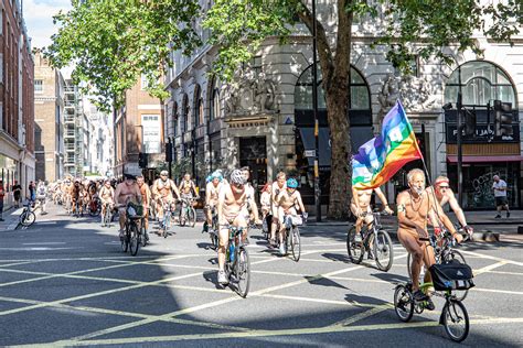 bike nude|NSFW: My favorite World Naked Bike Ride photos from the last。